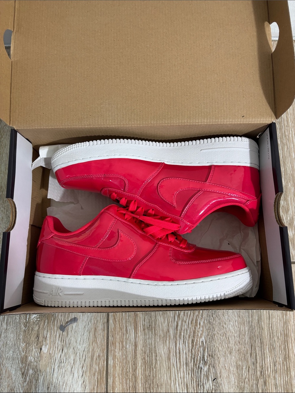 Nike Air Force 1  ‘07 LV8 UV Siren Red plus Logo Shoe Box - Picture 5 of 5